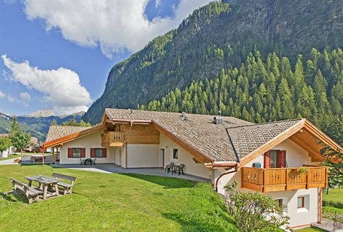 Cesa Melester Campitello di Fassa Esterno foto