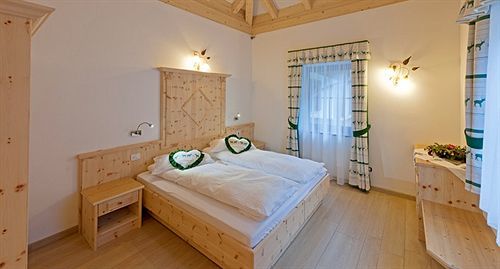 Cesa Melester Campitello di Fassa Esterno foto